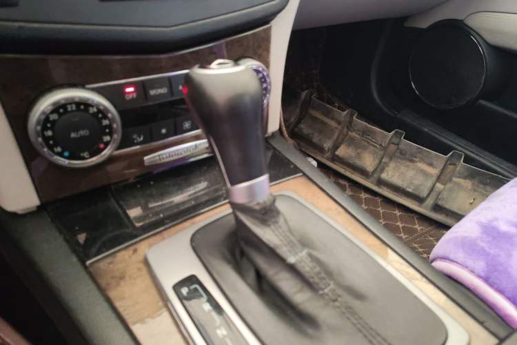 Used Mercedes-Benz C-Class 2010 C 200 CGI Fashion Model Gear Lever