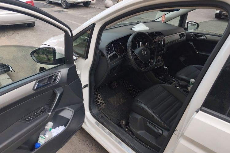 Used Volkswagen Touran 2016 Volkswagen Touran L 280TSI DSG Comfort Edition
