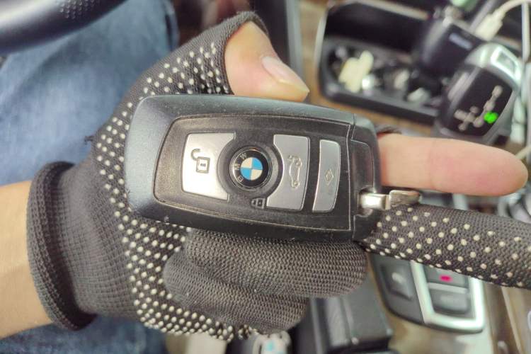 Used BMW 5 Series 2011 528Li Leading Model
