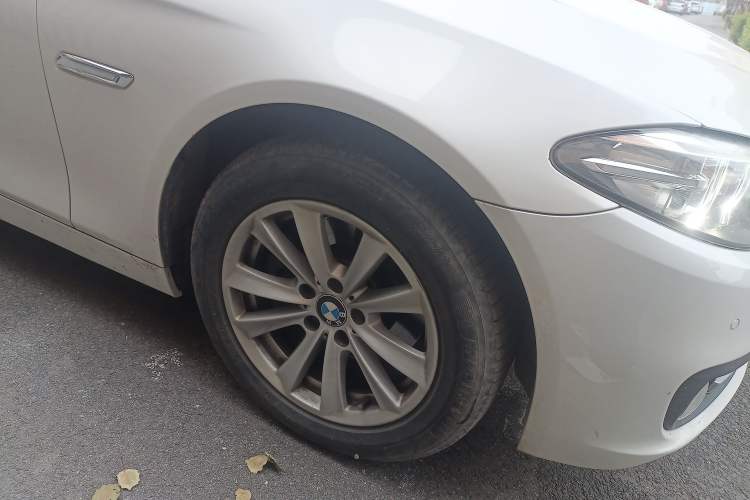Used BMW 5 Series 2017 520Li Elegant Edition Right Front Wheel Hub