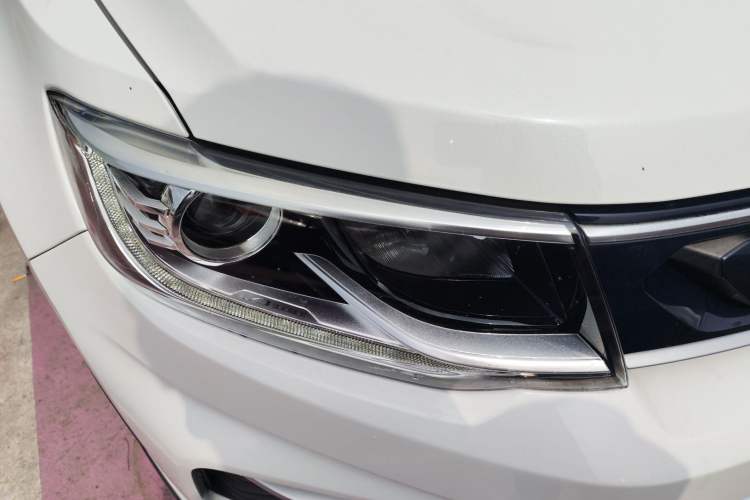 Used CHANGAN CS35PLUS 2019 1.6L Manual E-Link Upgrade Edition Right Front Headlight