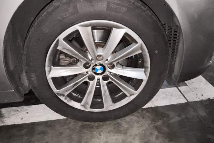 Used BMW 5 Series 2014 520Li Elegant Model
