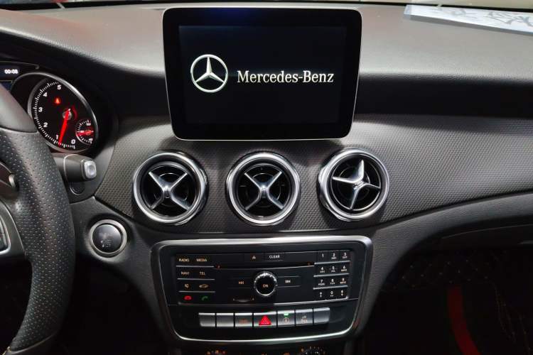 Used Mercedes-Benz GLA 2017 GLA 200 Sport Edition Audio And AC Panel