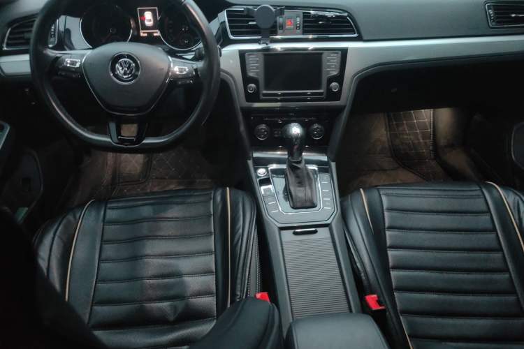 Used Volkswagen Lamando 2015 280TSI DSG Luxury Edition Center Console