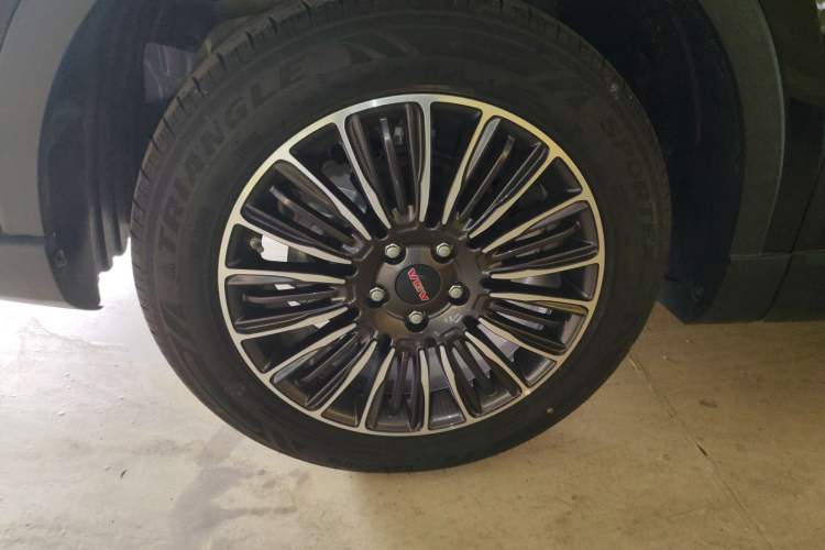 Used Sinotruk VGV U70 2021 1.5T Automatic Youyue Edition 7-Seater Left Front Wheel Hub