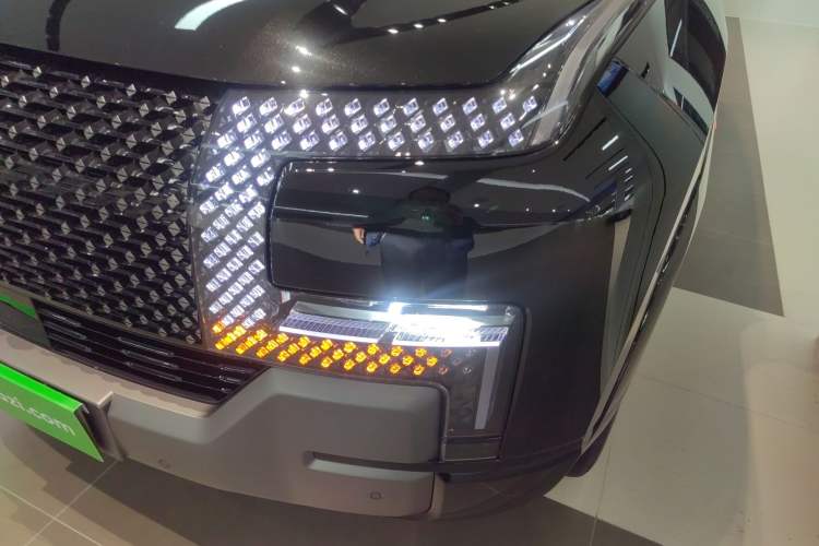 Used Yangwang U8 2023 Luxury Edition Left Front Headlight