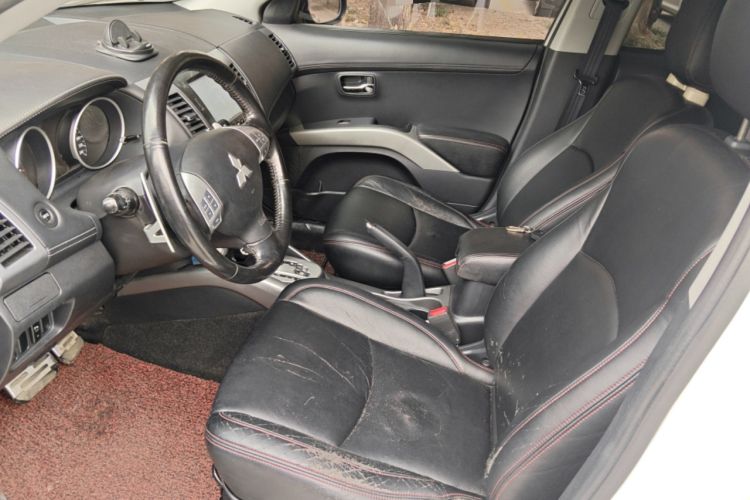 Used Mitsubishi Outlander 2010 Kijang 2.0 Sport Edition Left Front Seat