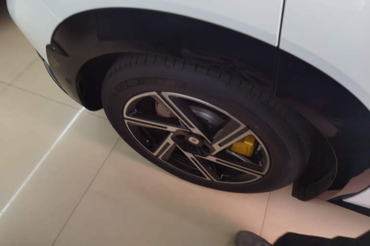 Used Xiaomi Auto YU7 2025 Ultra-Long Range High-Performance All-Wheel-Drive Max Edition