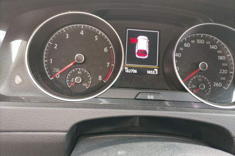 Used Volkswagen Golf 2019 1.8TSI Travel Edition Odometer Close Up