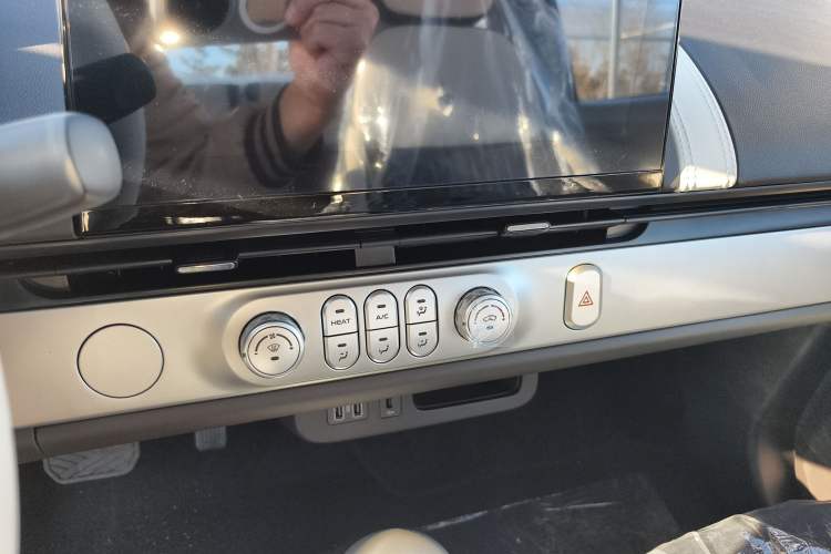 Used CHANGAN NEVO Lumin 2026 Model Treasure Edition 205km Passionate Beige Ningde