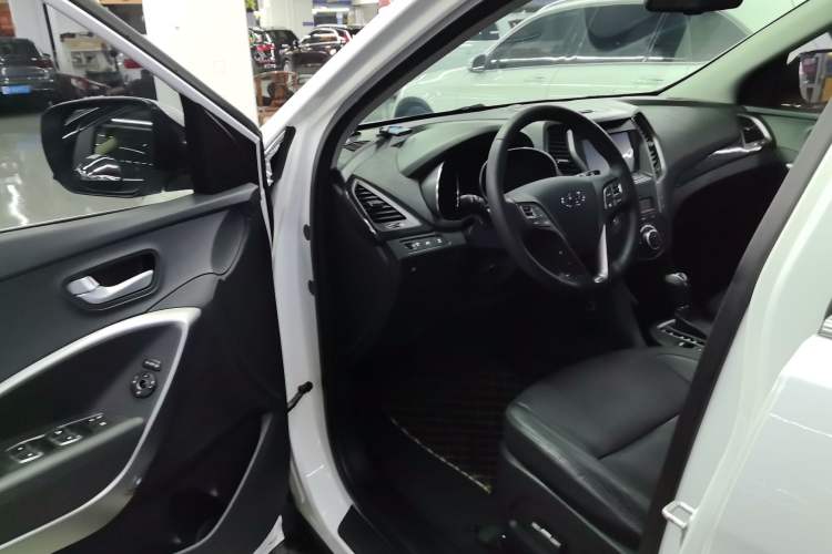 Used Hyundai Santa Fe 2013 2.4L Automatic Two-Wheel Drive Smart Version