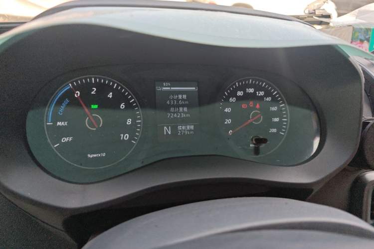 Used Wuling Yangguang 2024 300KM Comfort Version Passenger Van 75kW
