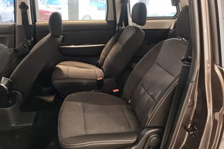 Used Dongfeng Fengon 330 2019 1.5L Manual Practical II China VI
