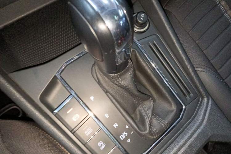 Used Volkswagen Lavida 2018 Hatchback 200TSI DSG Comfort Edition China V Standard Gear Lever