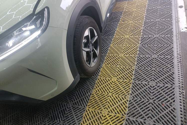 Used BYD Yuan UP 2024 301KM Leading Edition Left Front Wheel Hub