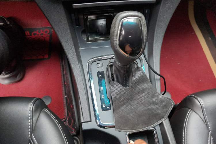 Used Geely Auto Emgrand 2016 Sedan 1.5L CVT Upward Version Gear Lever