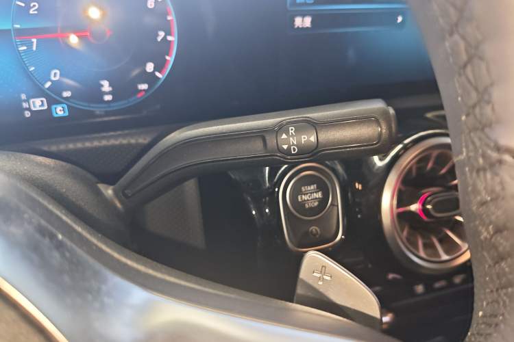 Used Mercedes-Benz A-Class 2022 Second Facelift A 200 L Sport Sedan Fashion Version
