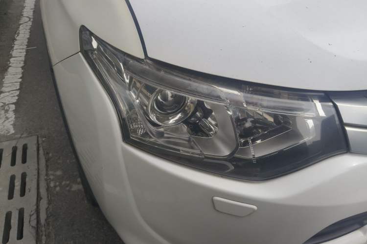 Used Mitsubishi Outlander 2014 2.4L 4x4 Deluxe Value Edition 5 Seats
