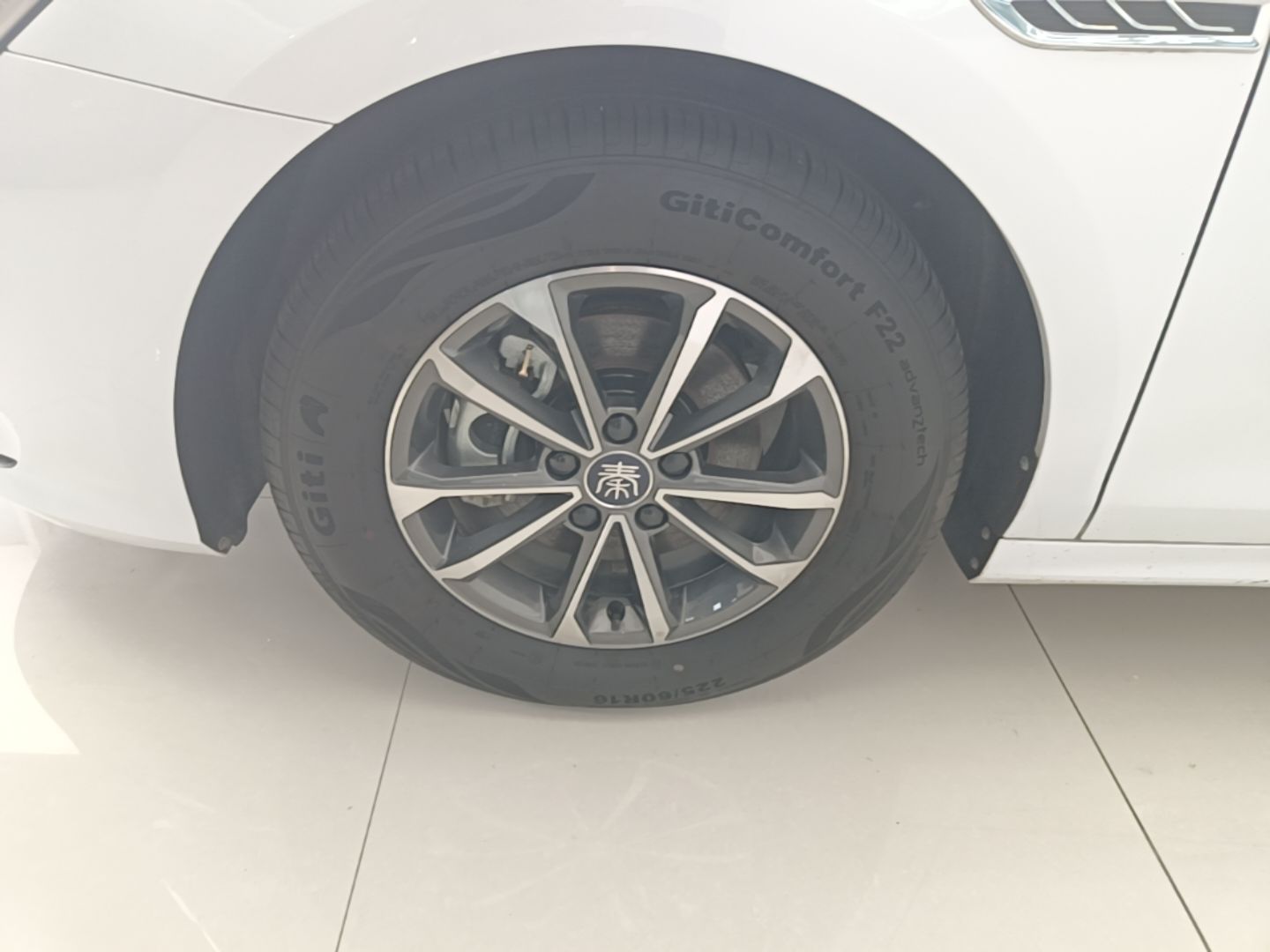 BYD Qin PLUS 2024 HONOR Edition DM-i 55KM Leading Model — снимка 10