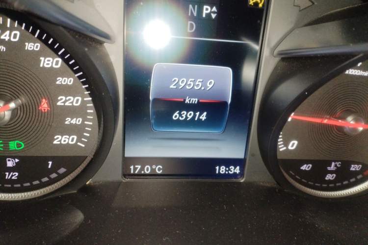 Used Mercedes-Benz GLC 2017 GLC 300 4MATIC Sport Edition Odometer Close Up