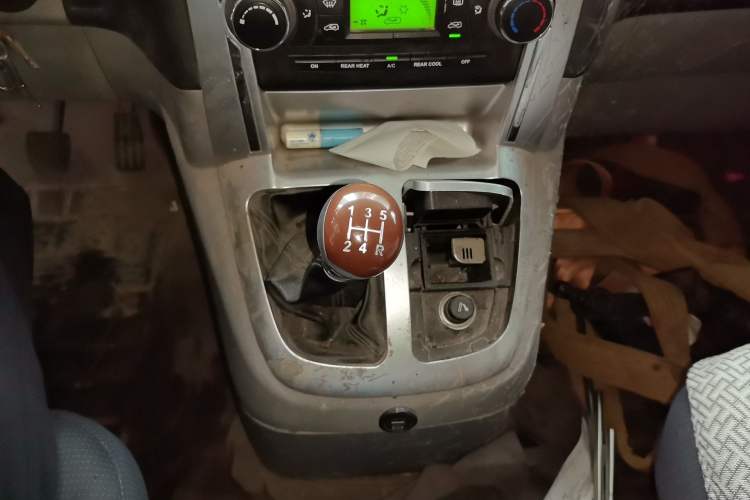 Used Foton Scenic G5 2019 2.0L Restyled New Express 6-Seater Multi-Purpose Passenger Vehicle 1TZ Gear Lever