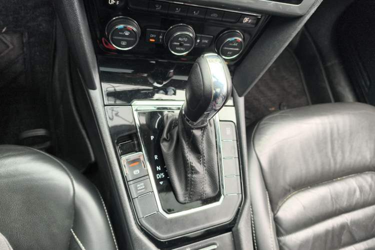 Used Volkswagen Lamando 2015 280TSI DSG Comfort Edition Gear Lever