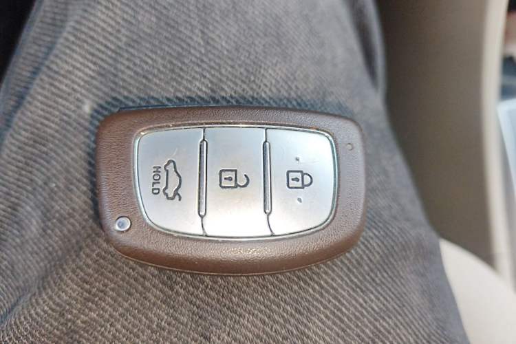 Used Hyundai Verna (older generation) 2014 1.4L Automatic Leading-Edge GLX
