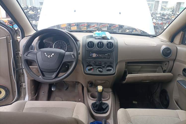 Used Wuling Hongguang 2013 1.5L Standard Version