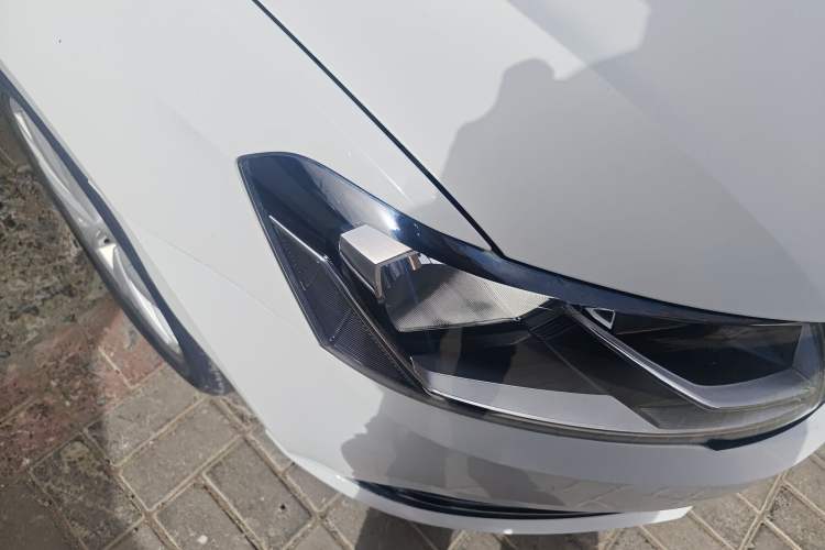 Used Volkswagen Lavida 2017 1.6L Manual Comfort Edition Right Front Headlight