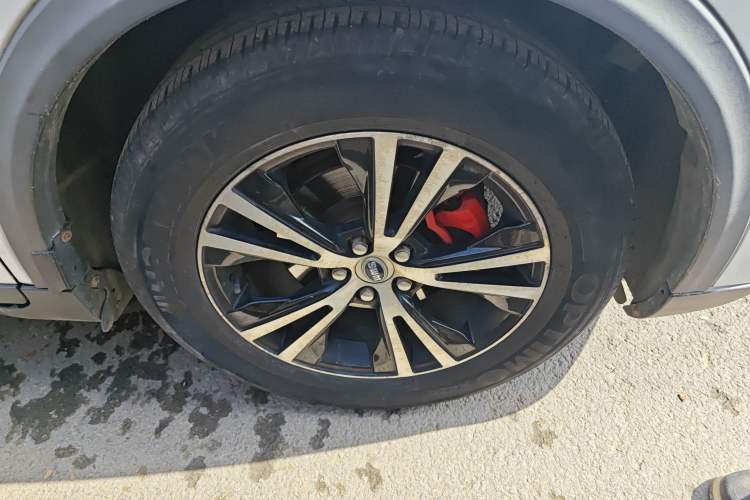 Used SWM X7 2016 1.8L Manual Luxury Edition 7 Seats Right Front Wheel Hub