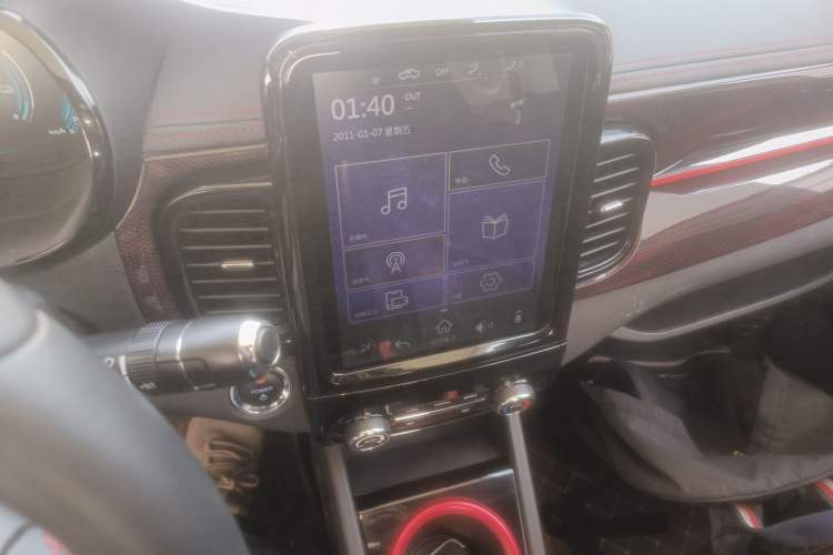 Used Chery QQ Little Ant 2022 Sweet Pink Edition Half-Sugar Version 3-Cell Lithium 30kW 301km Audio And AC Panel