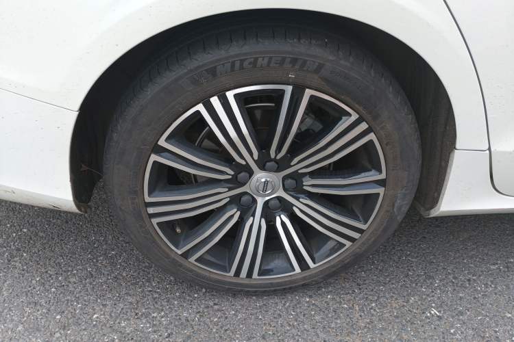 Used Volvo S60 2021 T4 Zhiyuan Luxury Edition Right Rear Wheel Hub
