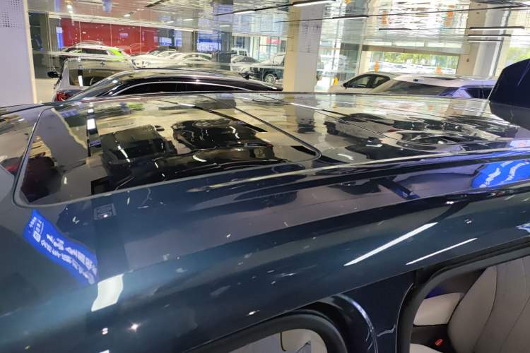 Used Denza D9 2022 DM-i 970 Four-Wheel Drive Prestige Model Roof