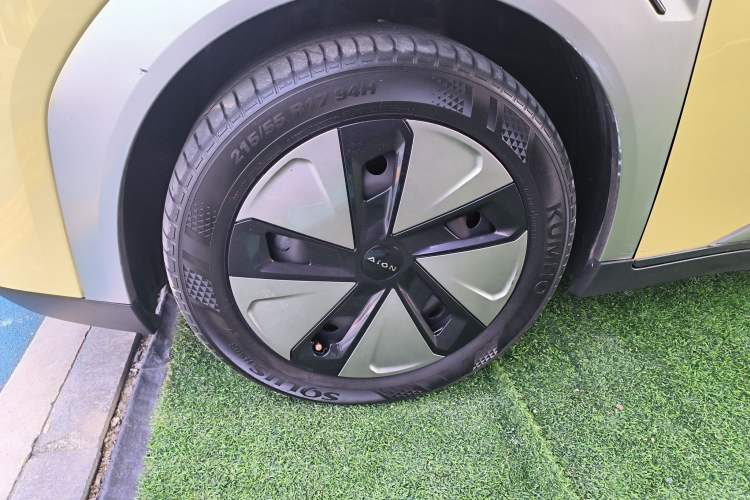 Used AION Y 2023 Younger