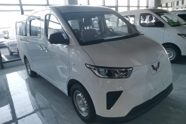 Used Wuling Yangguang 2025 Model 310KM Bus Edition—Customized by CATL
