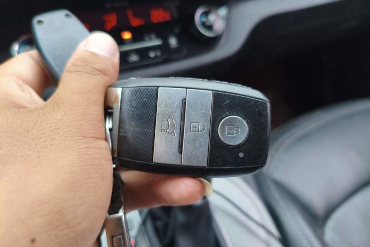 Used Kia Sportage R 2015 2.0L Automatic Two-Wheel Drive DLX Model
