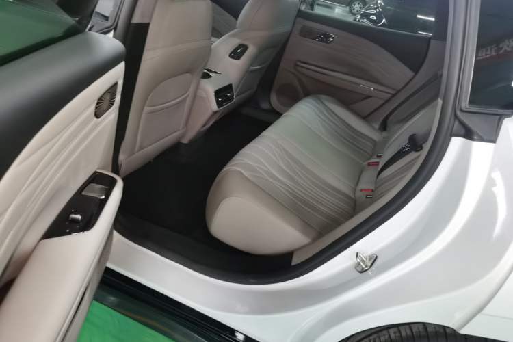 Used Geely Galaxy 8 2025 130km EM-i Flagship Edition Left Rear Seat