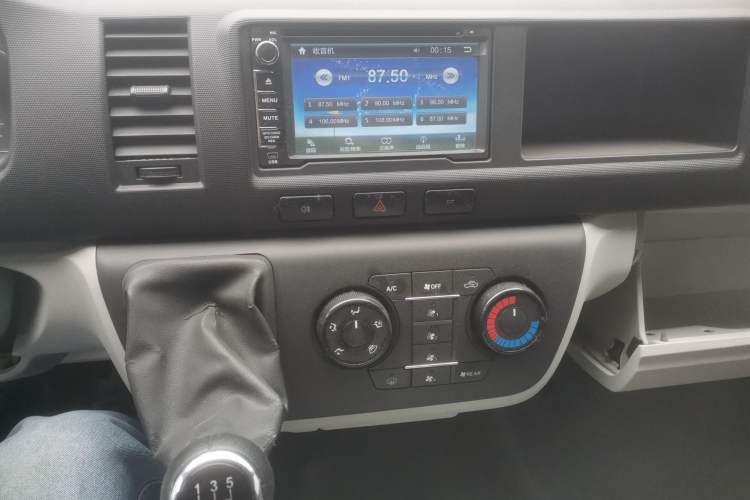 Used Jinbei Hiace 2018 2.4L Dashishi L Manual 14-Seater Luxury Version 4RB2