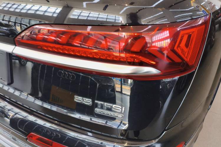 Used Audi Q7 2020 55 TFSI quattro S line sports model