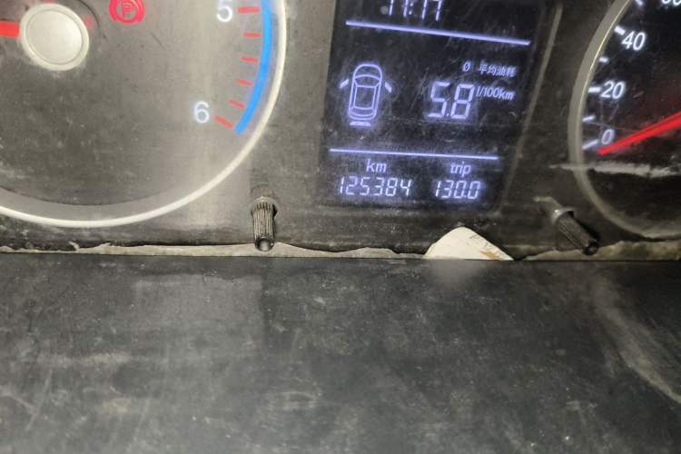 Used Foton Toano 2020 2.5T Manual Tongtu Short Wheelbase Mid-Roof 5/6-Seater 4J25TC3 Odometer Close Up