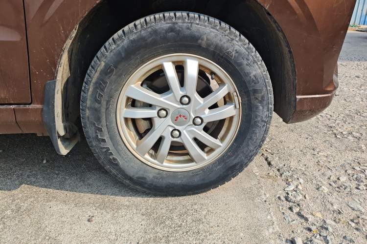 Used Wuling Hongguang 2018 1.5L S Standard Version L2B Right Front Wheel Hub