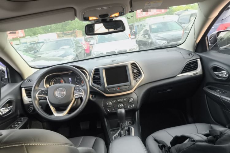 Used Jeep Cherokee 2017 2.0L Superior Edition