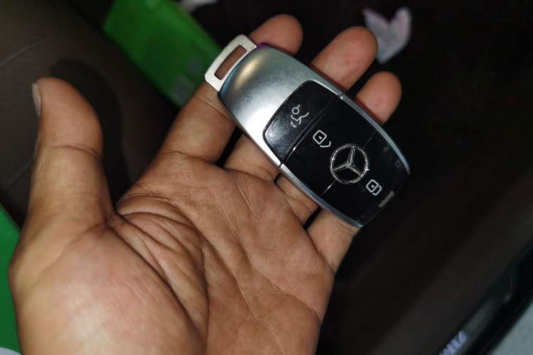 Used Mercedes-Benz E-Class New Energy 2022 Restyled E 350 e L Plug-in Hybrid Sedan Vehicle Key