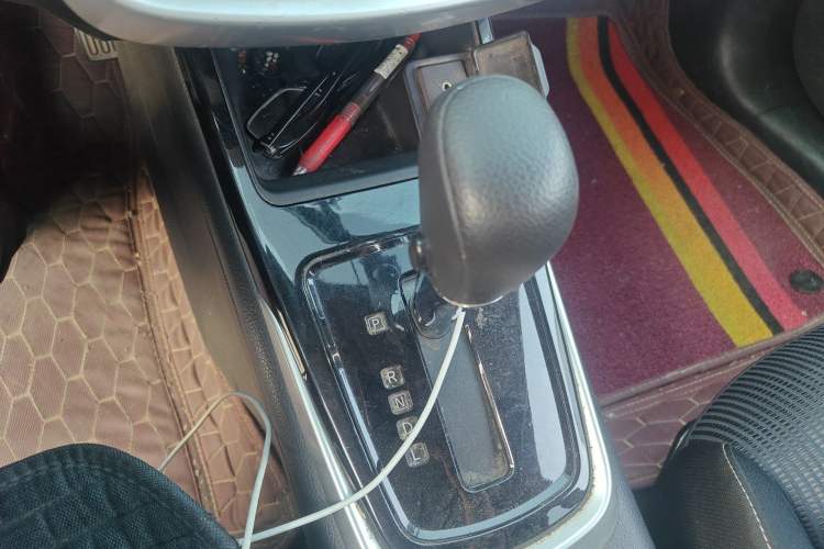 Used Nissan Tiida 2016 1.6L CVT Cool Dynamic Edition Gear Lever