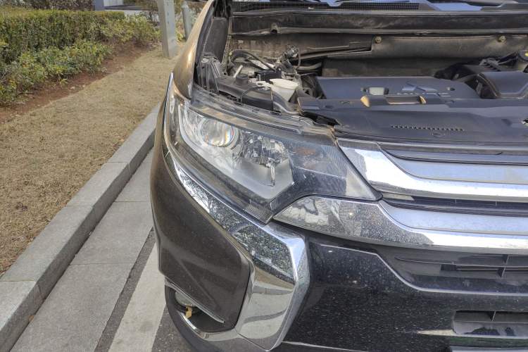 Used Mitsubishi Outlander 2017 2.0L Two-Wheel Drive Glory Edition 5 Seats