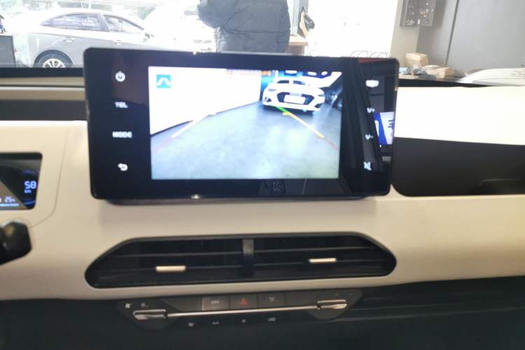 Used Geely Galaxy Panda 2024 Panda Mini 200km Endurance Bear Audio And AC Panel