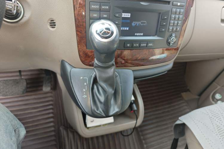 Used Mercedes-Benz Viano 2013 3.0L Hospitality Edition Gear Lever