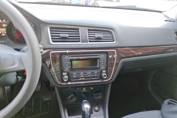 Used Volkswagen Gran Lavida 2015 1.6L Automatic Fashion Edition