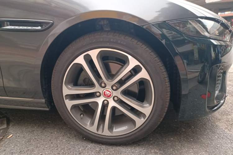 Used Jaguar XEL 2022 2.0T 250 PS R-DYNAMIC S Advanced Sport Edition Right Front Wheel Hub