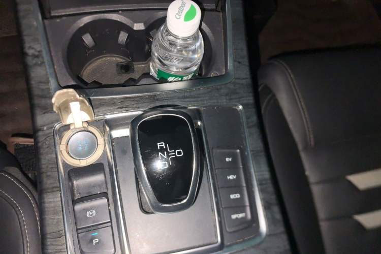 Used BYD Qin Pro New Energy 2018 DM 1.5TI Automatic Smart Connect Elite Model Gear Lever